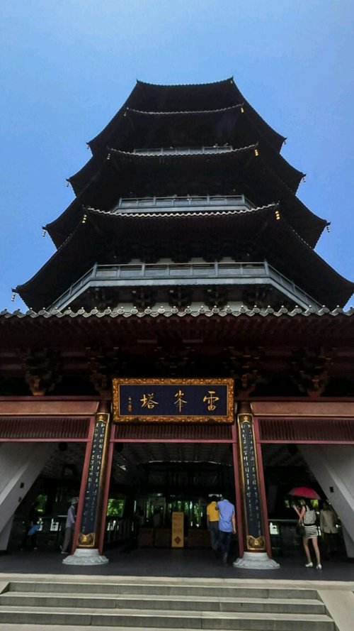 雷峰塔救白素贞