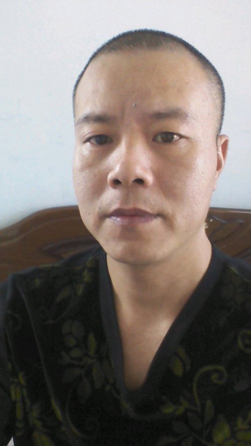 一个真实的男人的照片_我在找你-完全免费的相亲交友