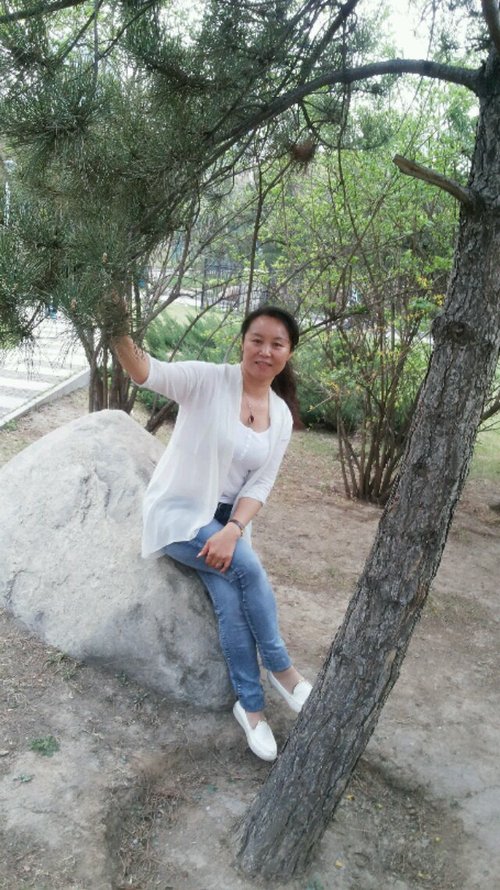 这是本人生活照,没有认证的勿扰,35岁以下的别加我,不在太原附近的