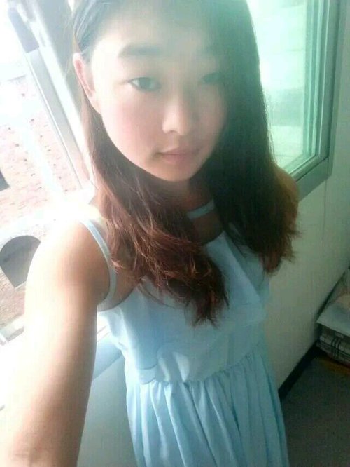 我一个农村的姑娘 没有太多要求 只想找一个真心对我好的 爱我 懂我